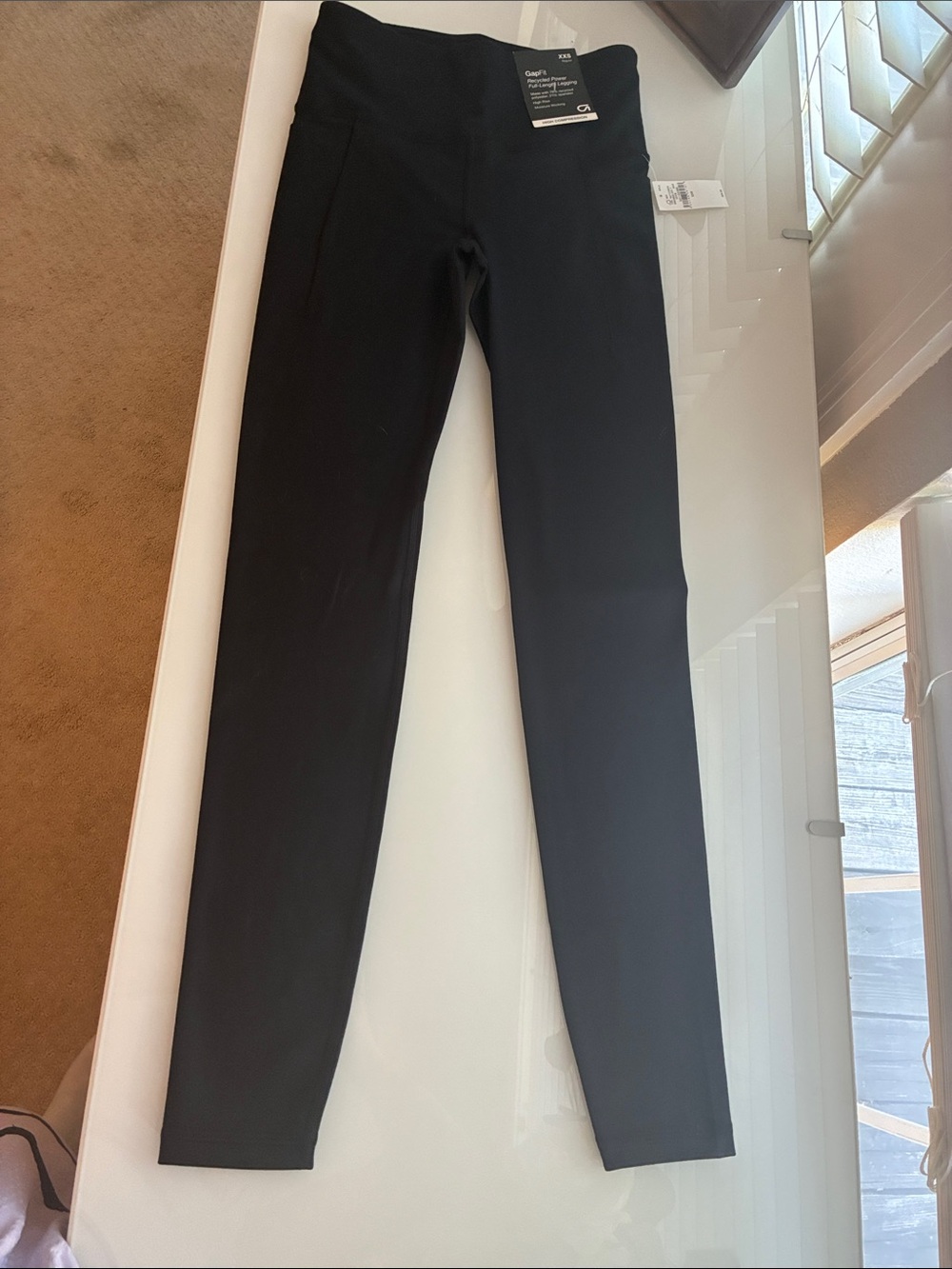 GAP Black Woman’s Slim Stretch leggings